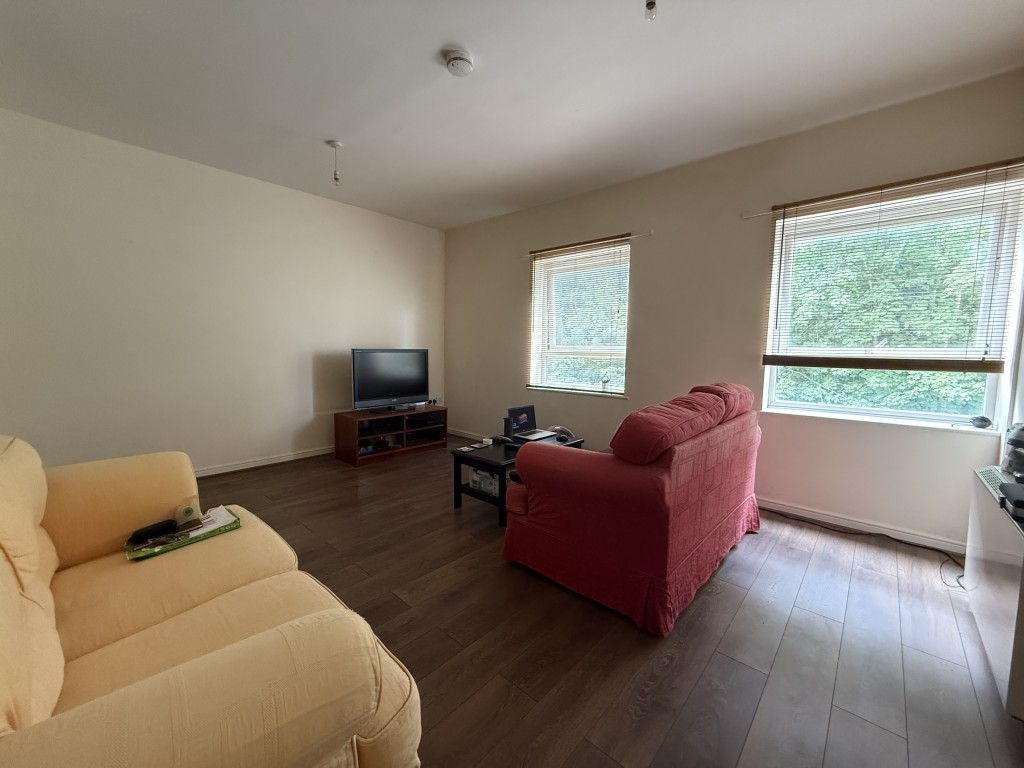 Lot: 47 - MIXED RESIDENTIAL AND COMMERCIAL TOWN CENTRE INVESTMENT - Flat 1 Living room with windows to front